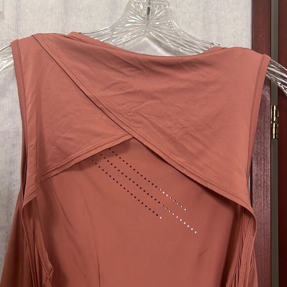 GYMSHARK LASER CUT TANK SIZE XL - Picture 3 of 8